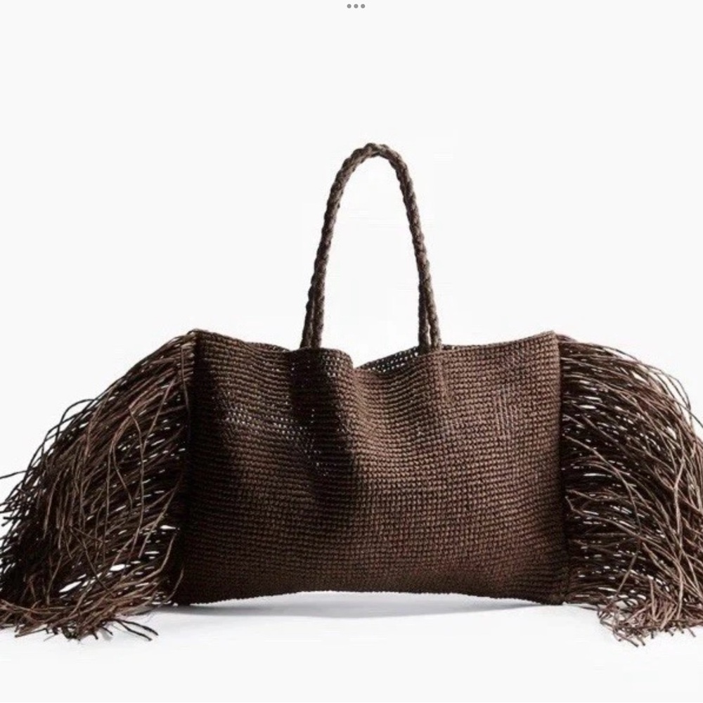 New With Tags H&M Dark Brown Straw Fringe Bag Beach Tote Summer 2025